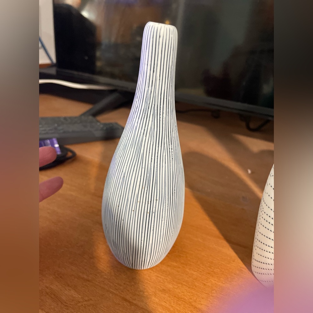 Kaolinite vase
